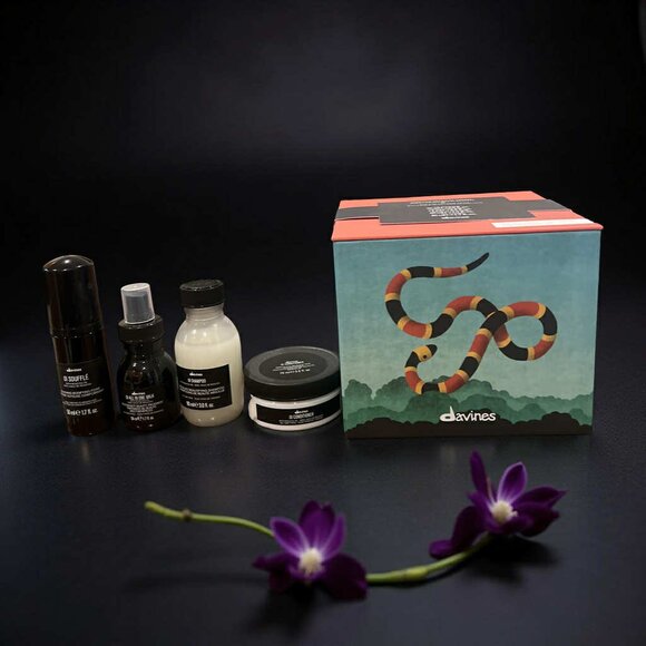 Davines Oi Holiday Gift Set Shampoo Conditioner Milk & Soufflé Travel size - Picture 1 of 5
